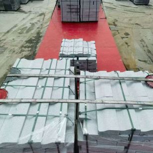 长沙 芝麻白仿形加直形路沿石出货日常