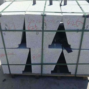 长沙 芝麻白异形坐凳，石凳