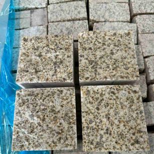 长沙 黄金麻花岗岩自然面小方块，弹石，马蹄石等