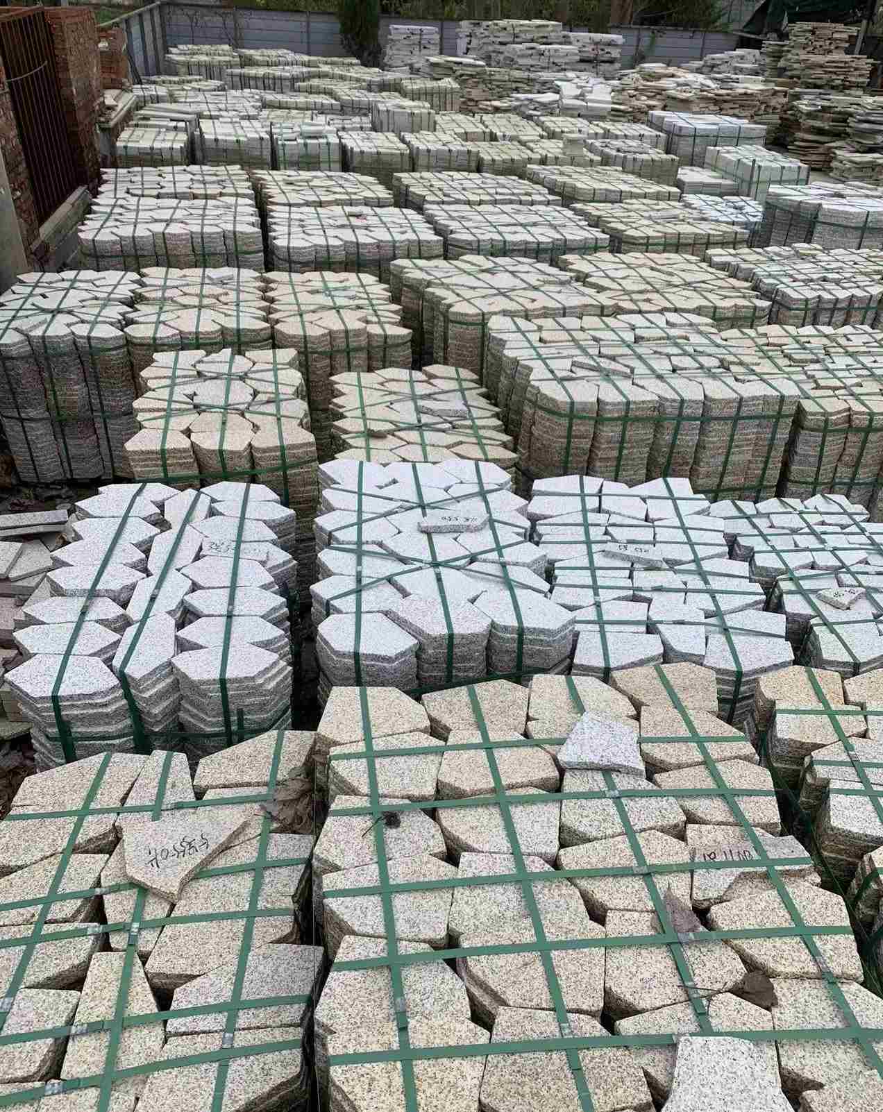 长沙 黄金麻白麻花岗岩荔枝面地铺石(冰裂纹)