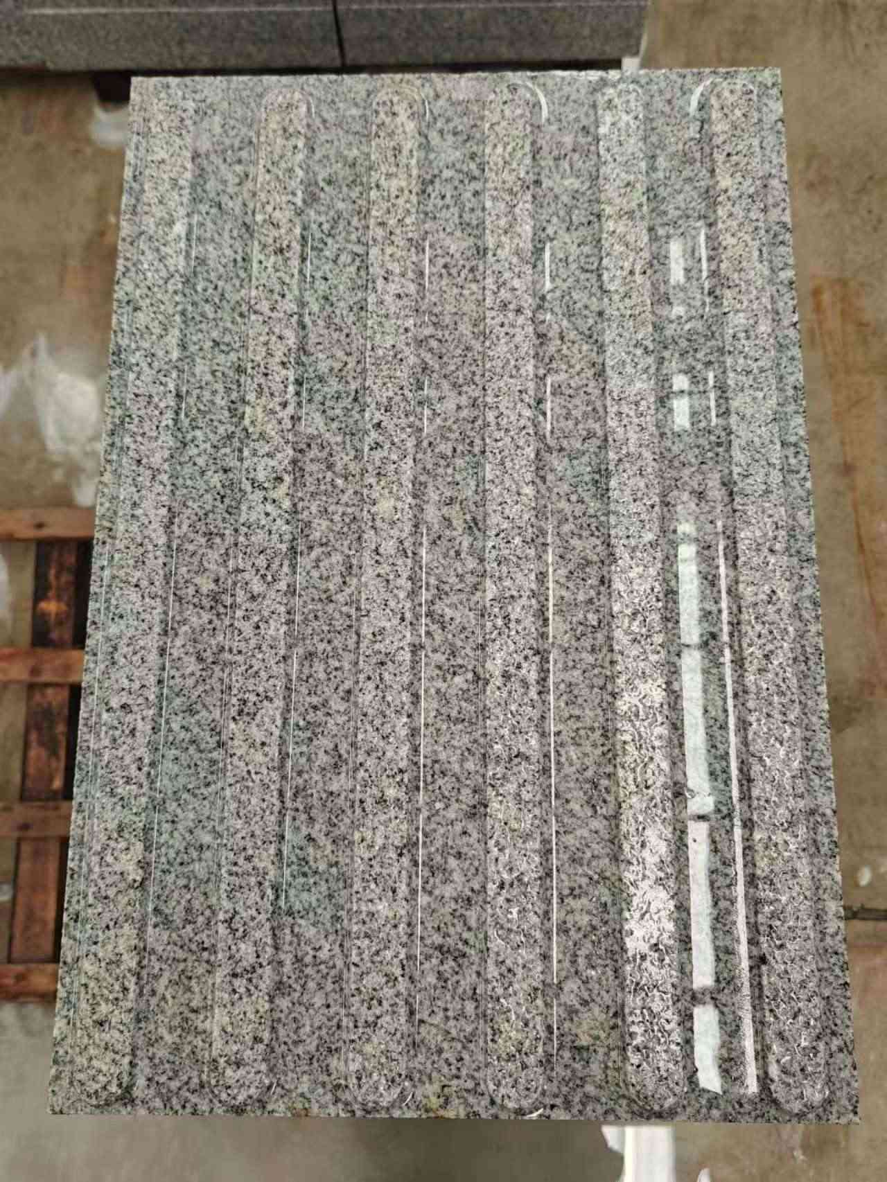 长沙 芝麻白花岗岩荔枝面雕刻盲道，盲条