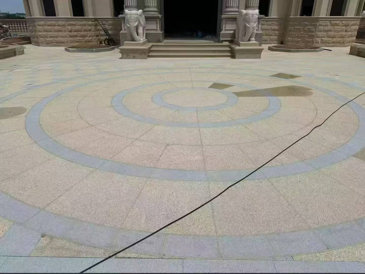 长沙 黄金麻芝麻灰花岗岩石材地铺拼接效果