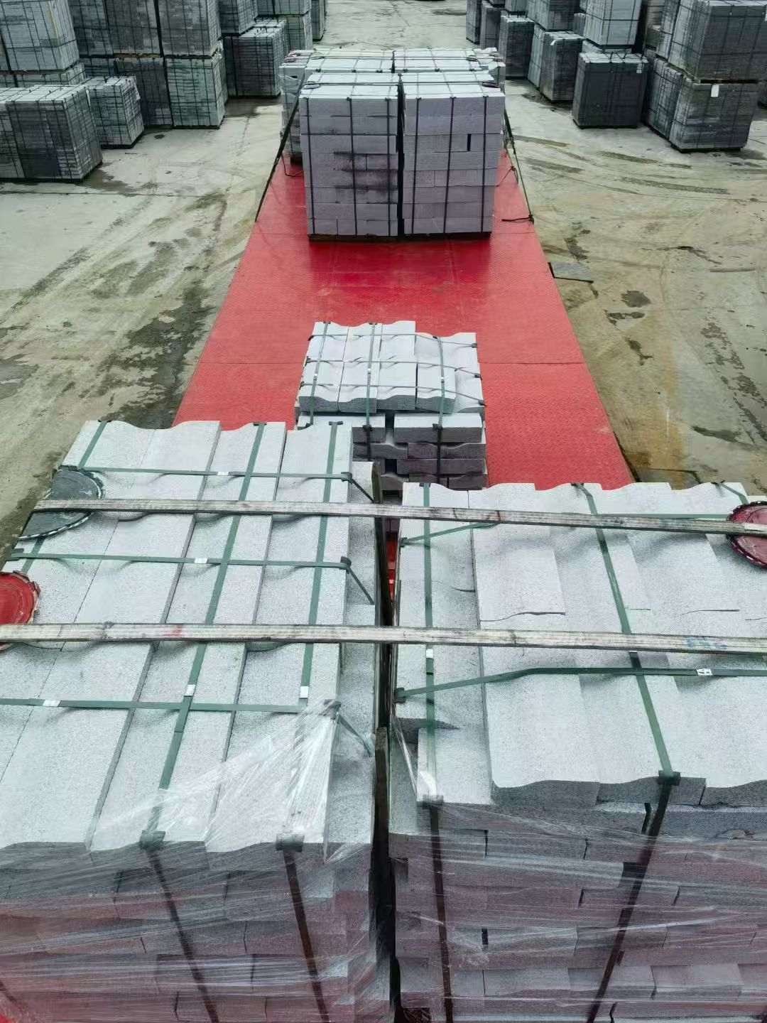 长沙 芝麻白仿形加直形路沿石出货日常