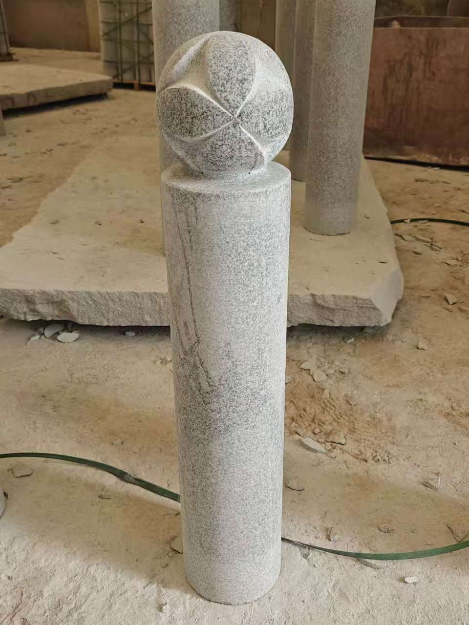 长沙 芝麻白花岗岩石材挡车石柱、停车柱、圆柱挡车柱、方柱挡车柱等