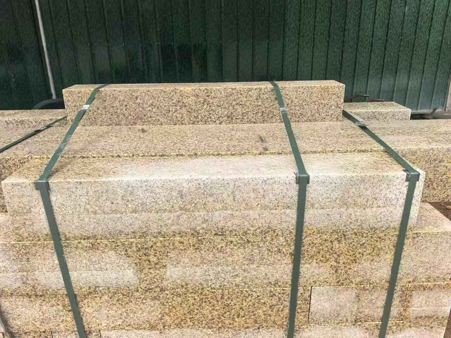 长沙 黄金麻花岗岩石材机切面栏杆料半成品