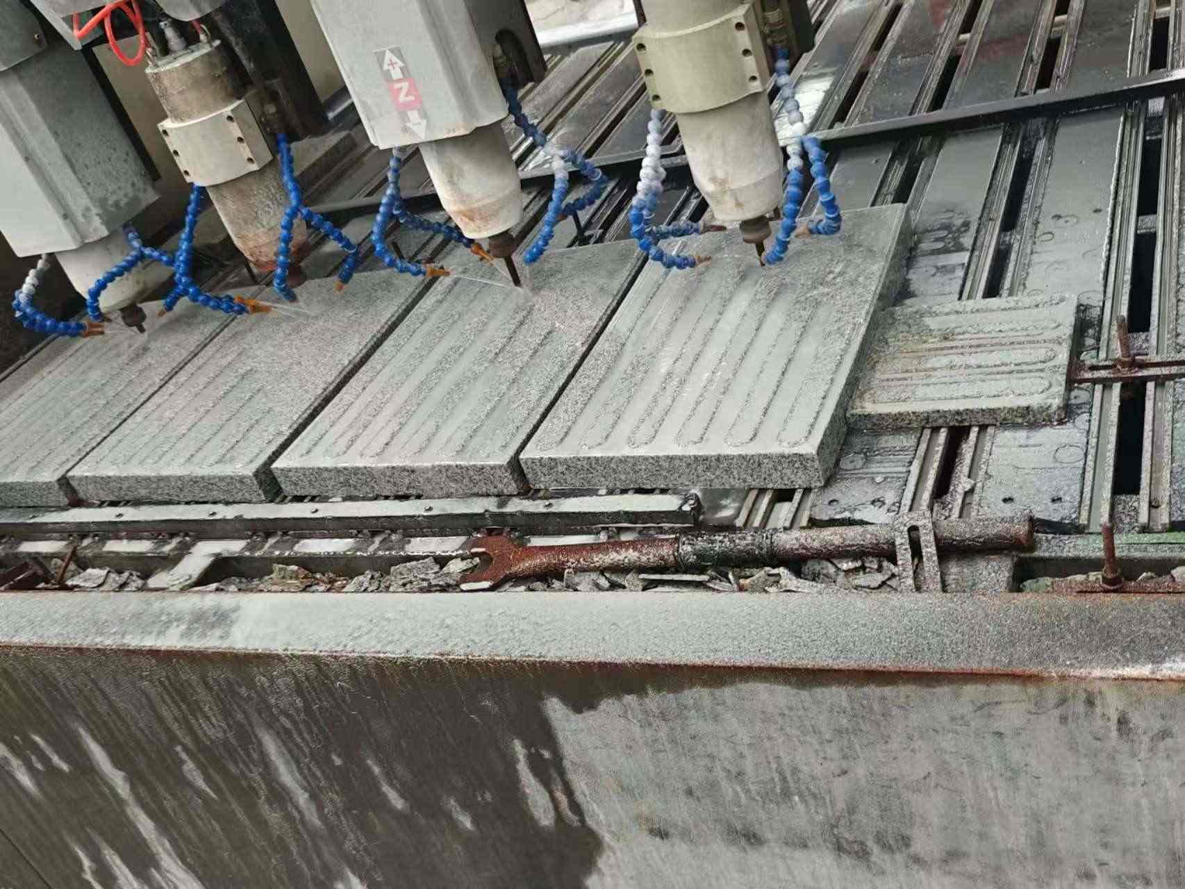 长沙 芝麻白花岗岩荔枝面盲道雕刻