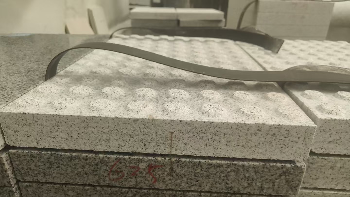 长沙 芝麻白花岗岩6.0公分荔枝面五轴加工雕刻盲点