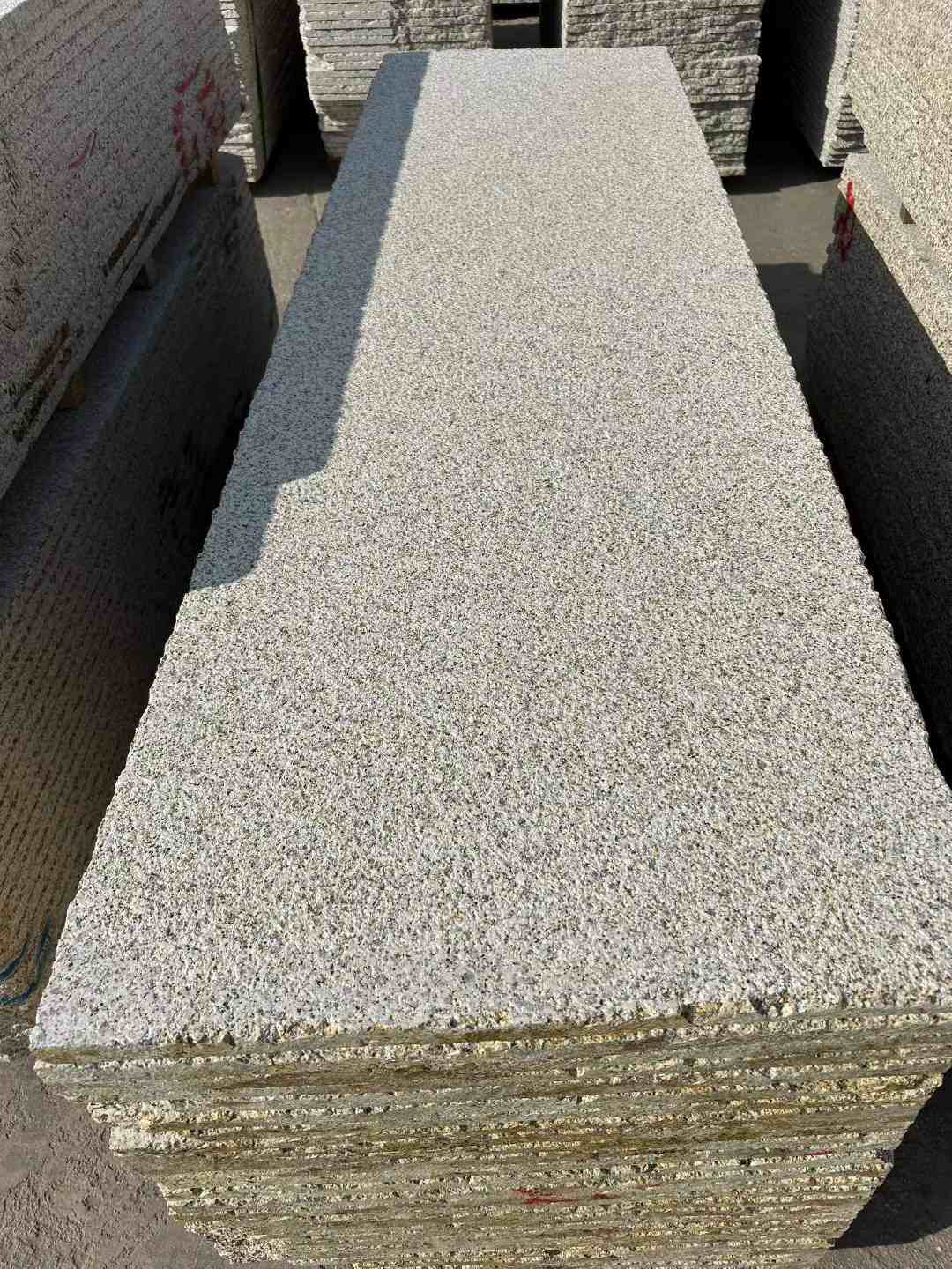 长沙 黄金麻花岗岩荔枝面毛板，半成品