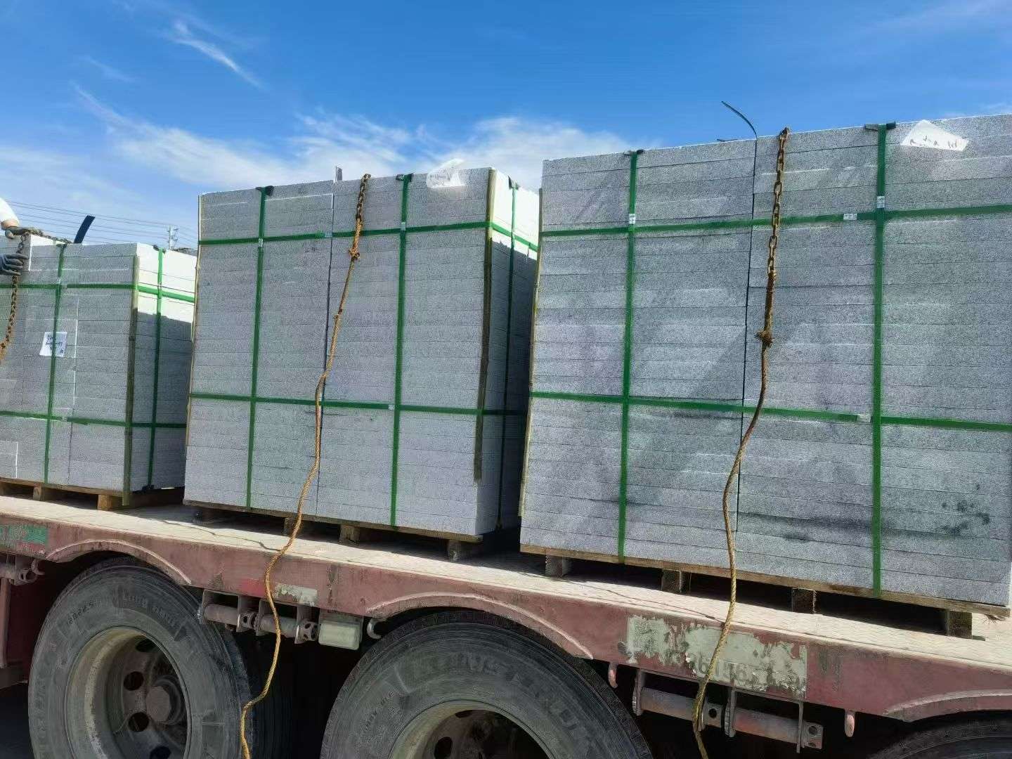 长沙 芝麻白花岗岩地铺石装车日常