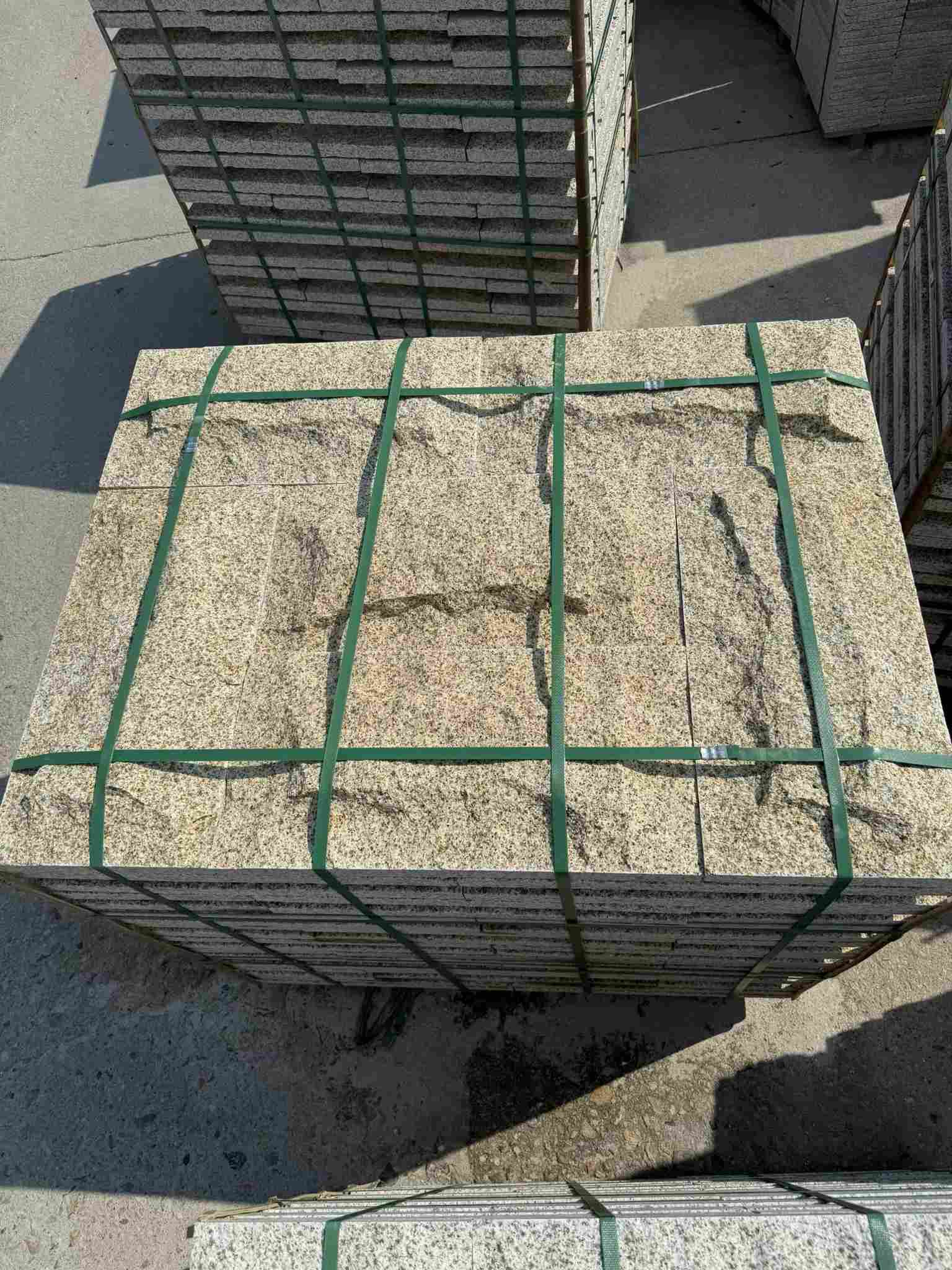 长沙 黄金麻花岗岩石材自然面蘑菇石成品