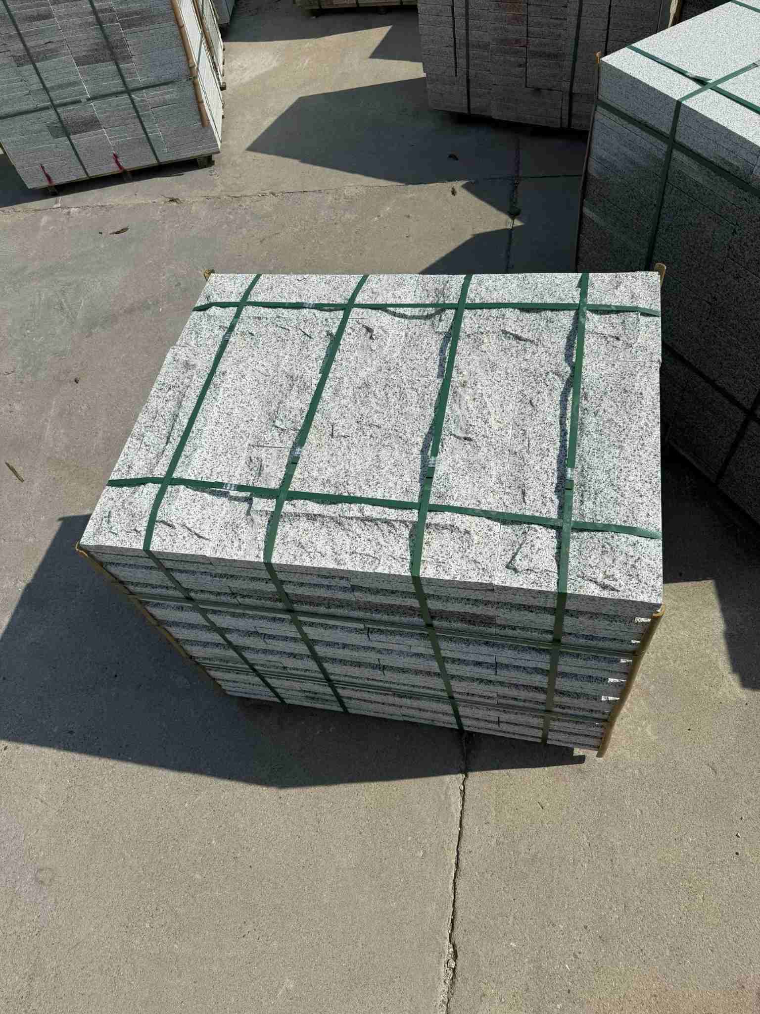 长沙 白麻花岗岩石材自然面蘑菇石成品