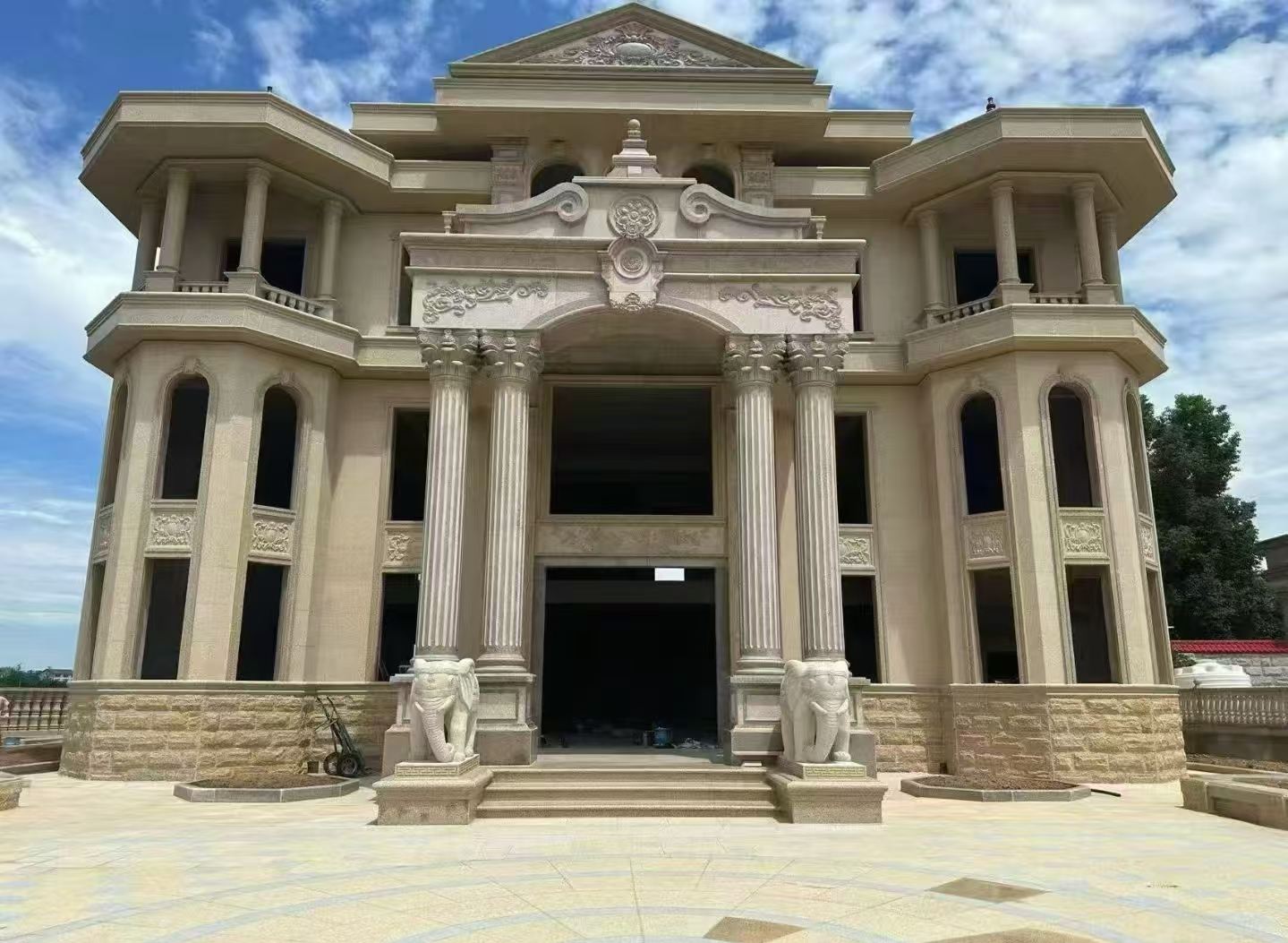 长沙 黄金麻别墅外墙干挂，大柱，大象，蘑菇石，雕花板