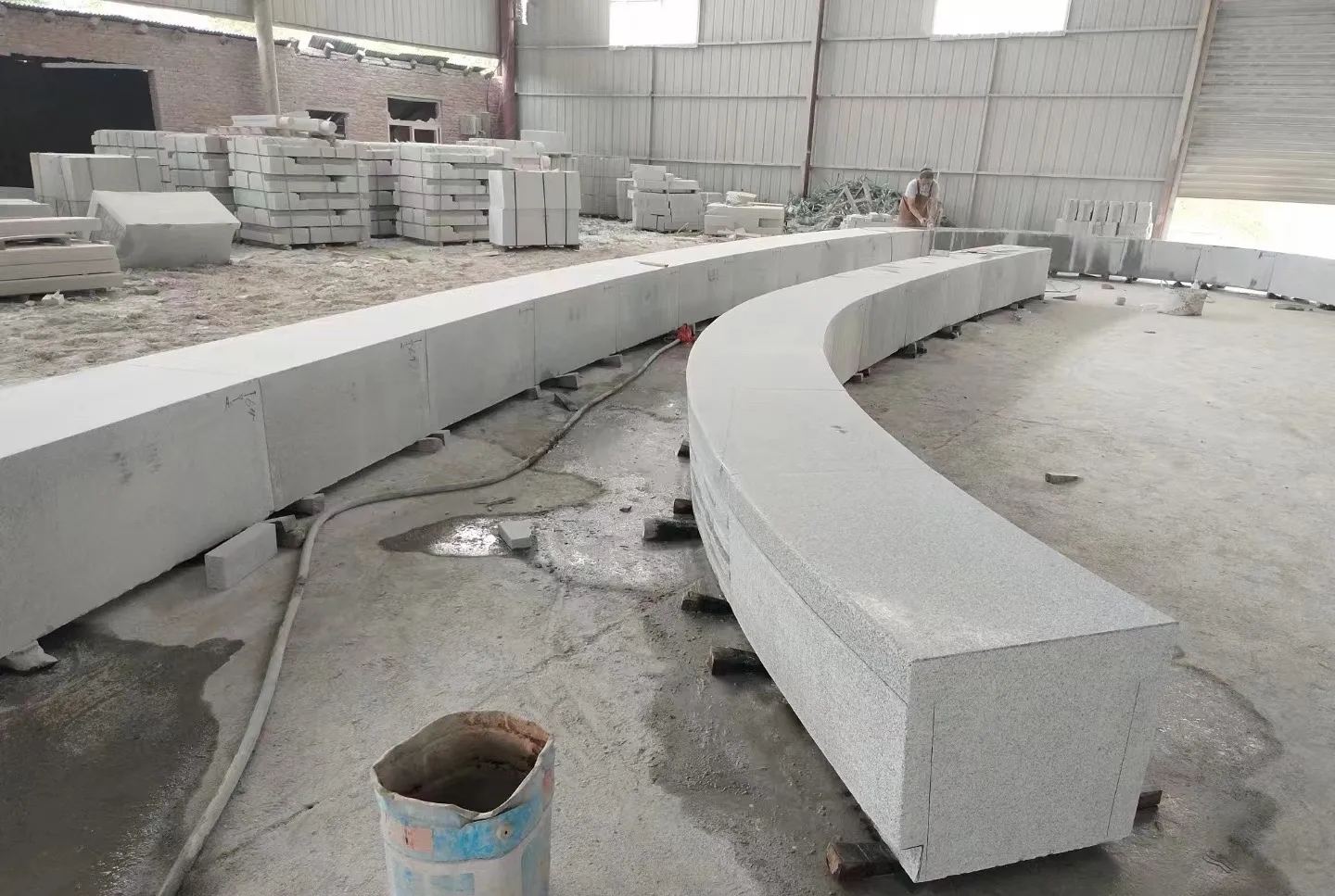 长沙芝麻白花岗岩石板材 园林光面弧形坐凳