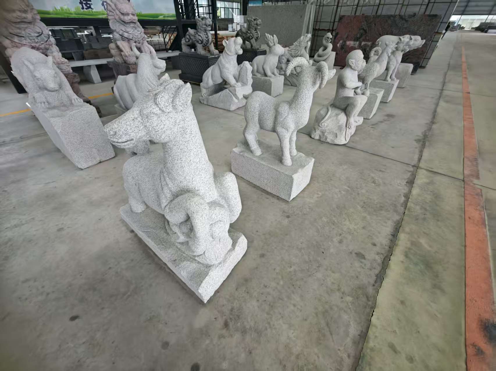 长沙 芝麻白花岗岩造型立体雕刻——十二生肖