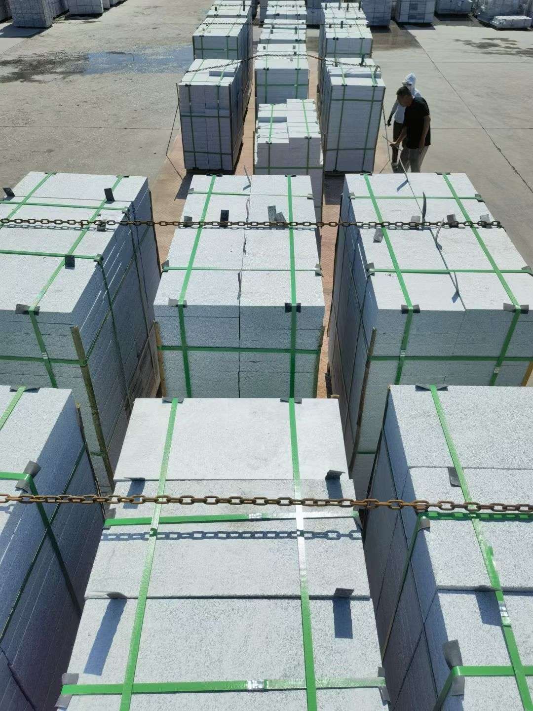 长沙 芝麻白花岗岩5公分地铺石 花岗岩厂家工厂装车日常